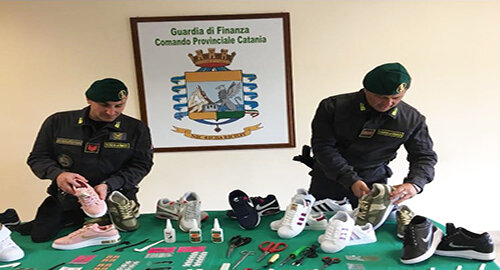 Nell’Action Day sequestrati dalla Guardia di Finanza oltre 1600 articoli contraffatti e non sicuri e 65 kg. di prodotto ittico, denunciato imprenditore cinese e due italiani Nell’Action Day sequestrati dalla Guardia di Finanza oltre 1600 articoli contraffatti e non sicuri e 65 kg. di prodotto ittico, denunciato imprenditore cinese e due italiani