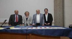 da-sx-a-dx-pino-nobile-gabriella-chisari-novello-gianluca-rapisarda--300x162-1242477526.jpg da-sx-a-dx-pino-nobile-gabriella-chisari-novello-gianluca-rapisarda--300x162-1242477526.jpg