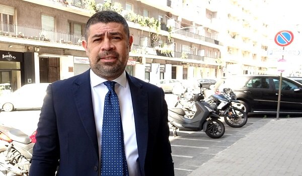 Parcheggi, il presidente Commissione Partecipate Andrea Cardello: "Convertire gli stalli riservati al car sharing in spazi di sosta libera e gratuita"