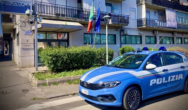 Le rubano l&rsquo;auto ma la Polizia di Stato, dopo qualche ora, la chiama per restituirgliela