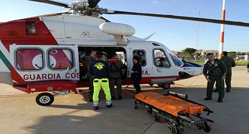 Evacuazione Medica di un pescatore a largo di Catania da parte di un elicottero della Guardia Costiera