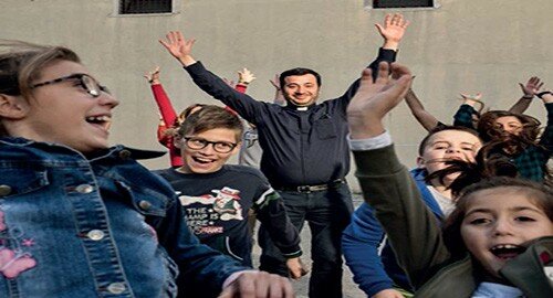 "TuttixTutti", iscrizioni aperte al concorso nazionale rivolto alle parrocchie che premia progetti di utilit&agrave; sociale