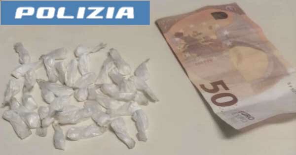 35 dosi di cocaina nascoste in un pacchetto di sigarette, pregiudicato arrestato dai poliziotti del Commissariato di Adrano