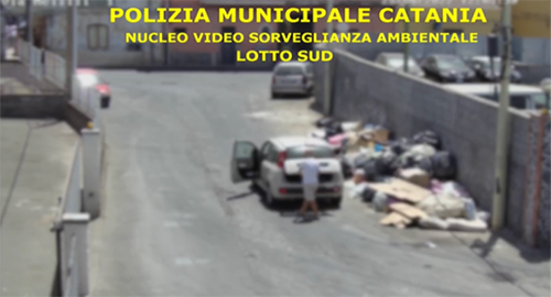 Rifiuti, mille gli incivili ripresi dalle telecamere mentre gettano spazzatura per strada