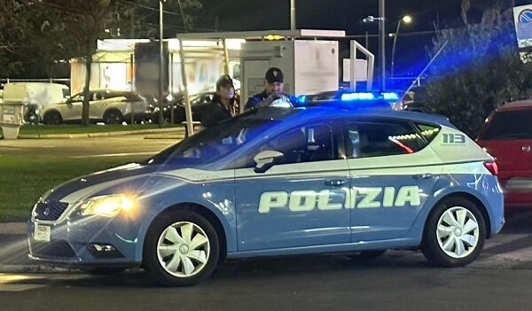 Sorpreso all’interno di un camper con strumenti atti allo scasso, quarantaduenne denunciato dalla Polizia di Stato Sorpreso all’interno di un camper con strumenti atti allo scasso, quarantaduenne denunciato dalla Polizia di Stato