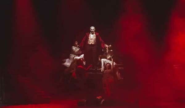 La Compagnia Poetica Produzioni ritorna in scena dal 31 ottobre a Catania con l'atteso musical "Dracula" La Compagnia Poetica Produzioni ritorna in scena dal 31 ottobre a Catania con l'atteso musical "Dracula"