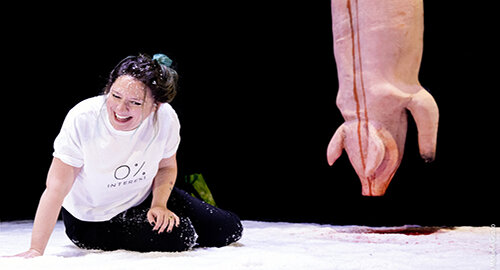 Al Centro Zo di Catania, stasera 17 dicembre, per "AltreScene", "I sentimenti del maiale" di Licia Lanera, recente vincitrice Premio Ubu per la miglior regia