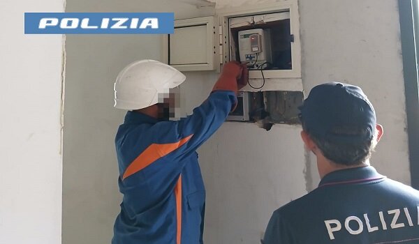 Contrasto ai furti di energia elettrica e alle violazioni al Codice della strada a Librino, 8 persone denunciate dalla Polizia di Stato Contrasto ai furti di energia elettrica e alle violazioni al Codice della strada a Librino, 8 persone denunciate dalla Polizia di Stato