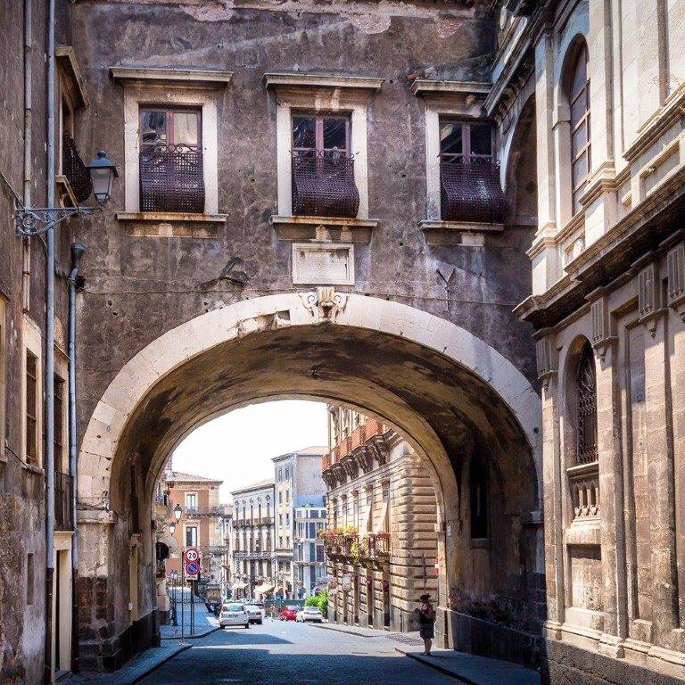 "Adottiamo l'arco di via Crociferi: restituiamo alla citt&agrave; la tela restaurata"