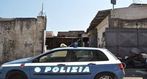 Nella zona di San Cristoforo controllate dalla Polizia altre stalle, trovati quattro cavalli e farmaci anabolizzanti Nella zona di San Cristoforo controllate dalla Polizia altre stalle, trovati quattro cavalli e farmaci anabolizzanti