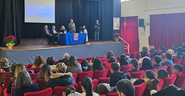 A scuola di legalit&agrave;, la Polizia di Stato incontra a Librino gli studenti del "Musco"