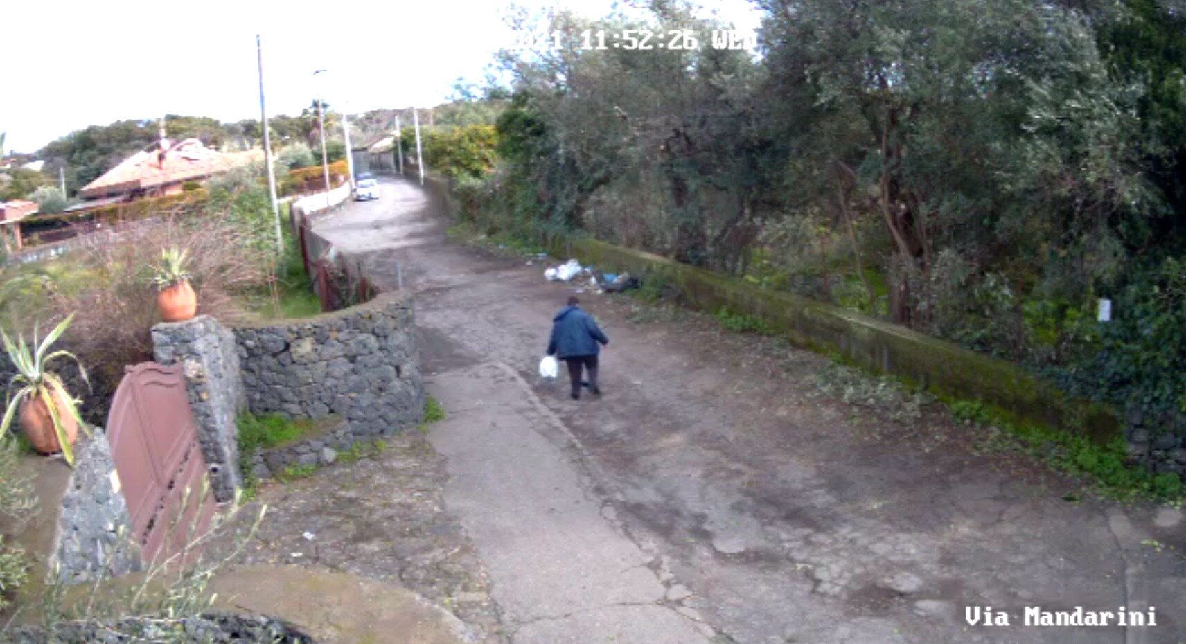 Rifiuti, ad Aci S. Antonio le videocamere di sorveglianza stanano gli sporcaccioni