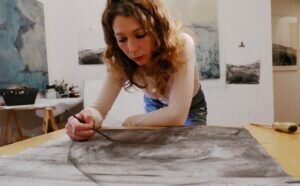 marilina-marchica-nel-suo-studio-300x186-964707365.jpg