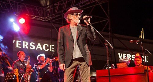 A &ldquo;Sicilia Outlet Village" concerto, con ingresso gratuito e con trentamila persone, del cantautore romano Francesco De Gregori