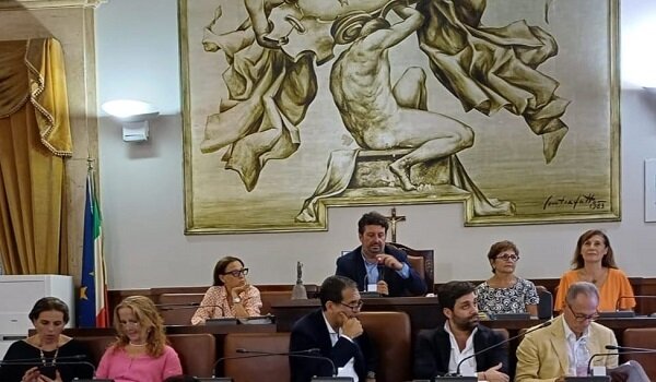 Consiglio Comunale, adottato il Pef rifiuti, l'assessore Tomarchio va all&rsquo;Ars e lascia la Giunta