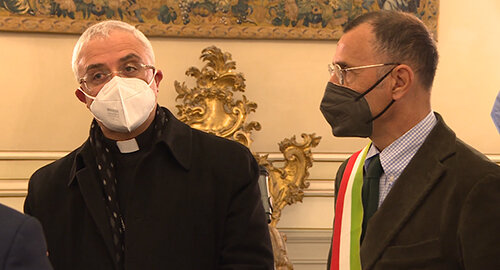 L'Arcivescovo mons. Luigi Renna incontra la Giunta a Palazzo degli Elefanti: "Impegnatevi per l'educazione&nbsp;dei giovani"