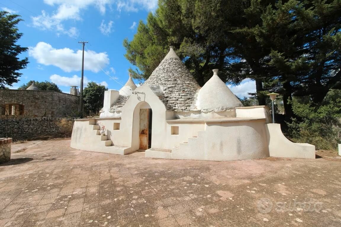 Vacanze stravaganti: casa sull&rsquo;albero, galleggiante o torre medievale?