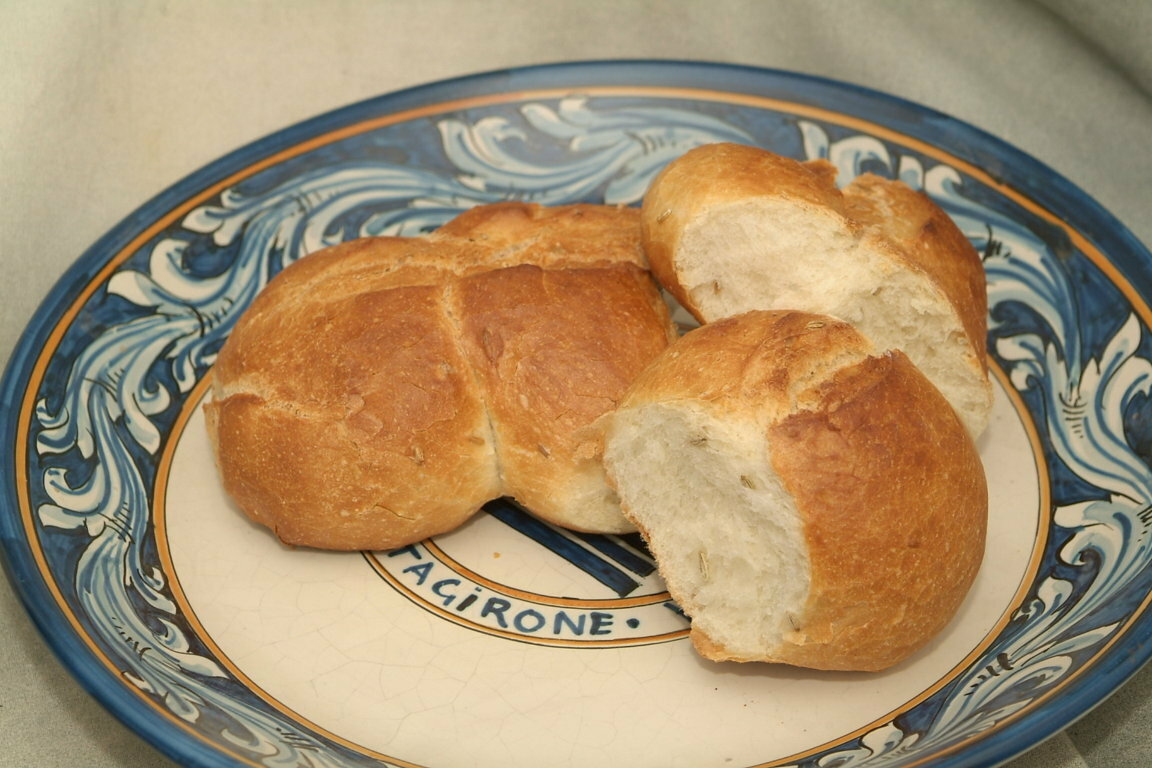 Festa della Madonna Immacolata: ecco le &ldquo;muffulette&rdquo;, i panini impastati con semi di finocchio che hanno il &ldquo;sapore&rdquo; della tradizione