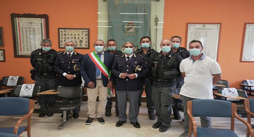 Continua il contributo della Polizia di Stato alla sanificazione delle strade, il mezzo del X Reparto Mobile di Catania a Nicolosi