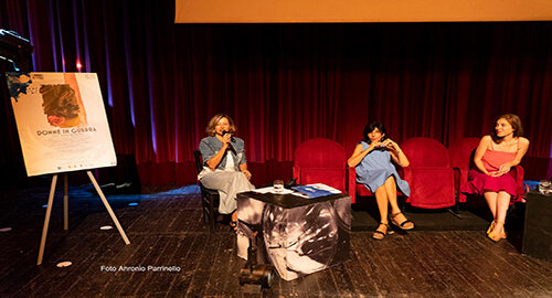 Presentato stamattina al "Verga" di Catania "Donne in guerra" di Laura Sicignano e Alessandra Vannucci che aprir&agrave; il 27 settembre la nuova stagione dello "Stabile"