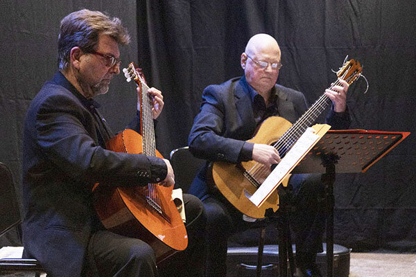 Alla Sala Magma di Catania il 7 ottobre, per "Fuorischema 2023", concerto del duo chitarristico Salvatore Daniele Pidone e Mario Martino