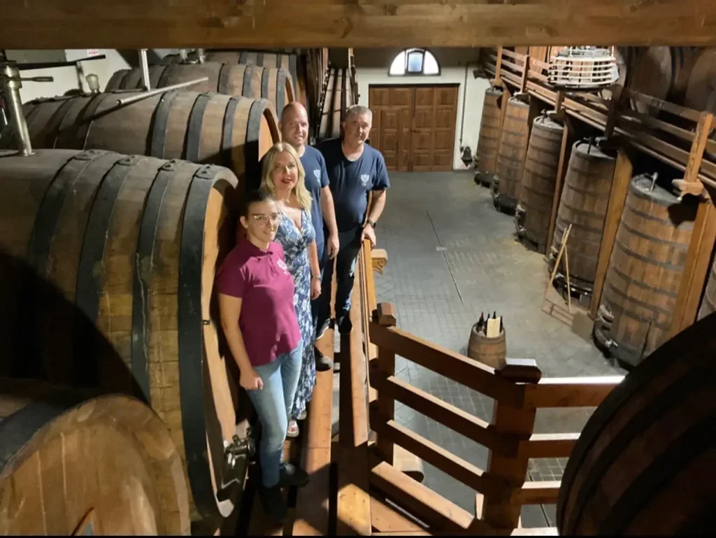 famiglia-di-miceli-cantine-patria-1024x769-1592145004.webp