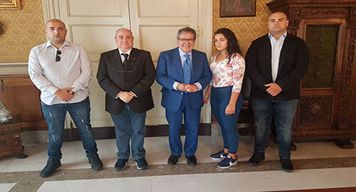 I familiari dell'Ispettore Licari a Palazzo degli Elefanti con il sindaco Bianco I familiari dell'Ispettore Licari a Palazzo degli Elefanti con il sindaco Bianco