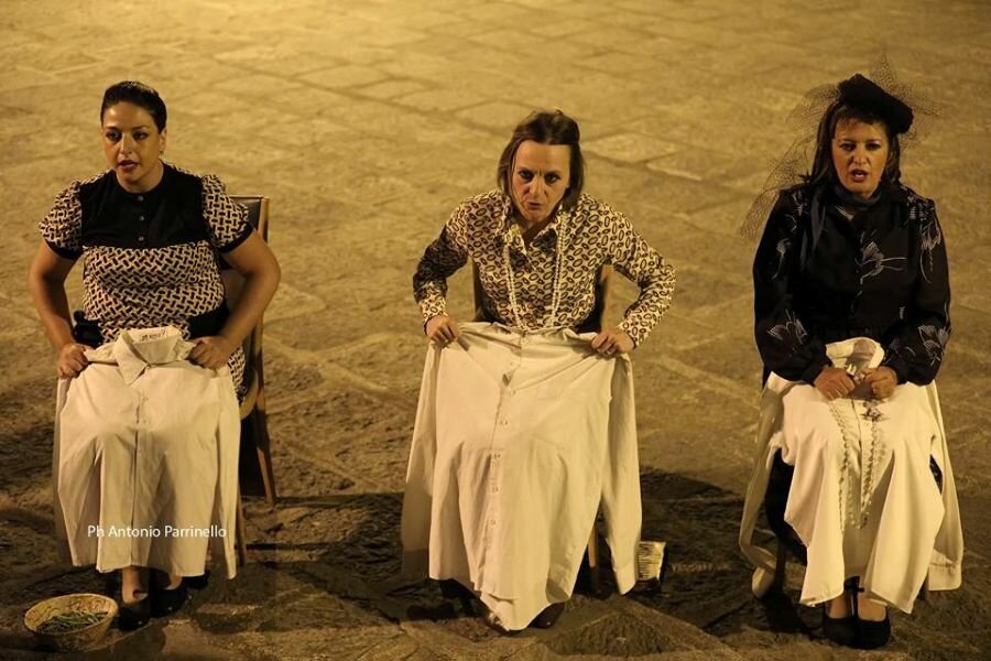 "La Felicità" di Roberta Amato e Giorgia Boscarino al Tre Mestieri di Messina "La Felicità" di Roberta Amato e Giorgia Boscarino al Tre Mestieri di Messina