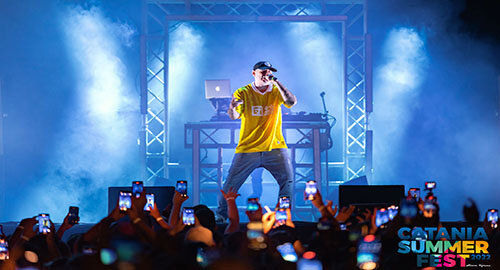 "Catania Summer Fest 2022", Fabri Fibra esalta Villa Bellini con la musica Rap
