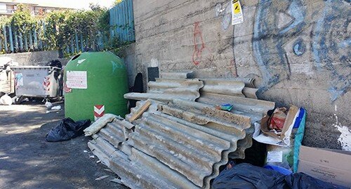 San Nullo ancora nel mirino degli incivili, segnalata montagna di eternit in via Santa Rosa da Lima San Nullo ancora nel mirino degli incivili, segnalata montagna di eternit in via Santa Rosa da Lima