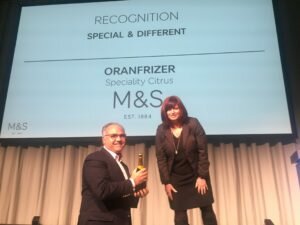 1-nello-alba-di-oranfrizer-ritira-award-special-and-differentms-300x225-1529759513.jpg