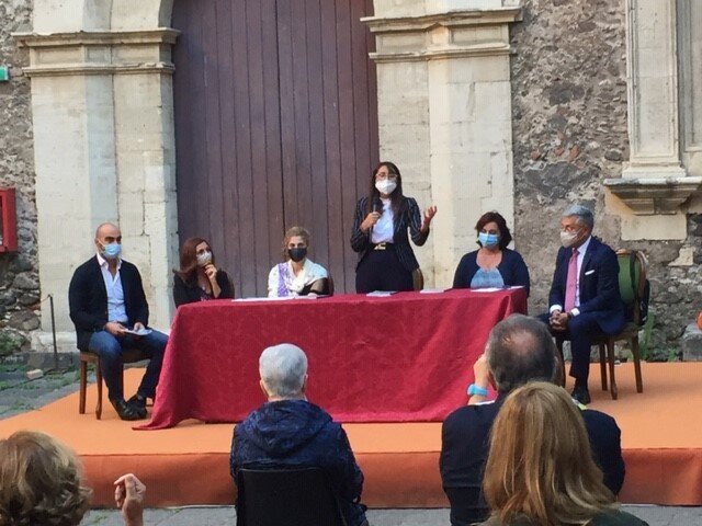 "Violetta", libro che si vede e poi si legge, messaggio educativo al rispetto della donna "Violetta", libro che si vede e poi si legge, messaggio educativo al rispetto della donna