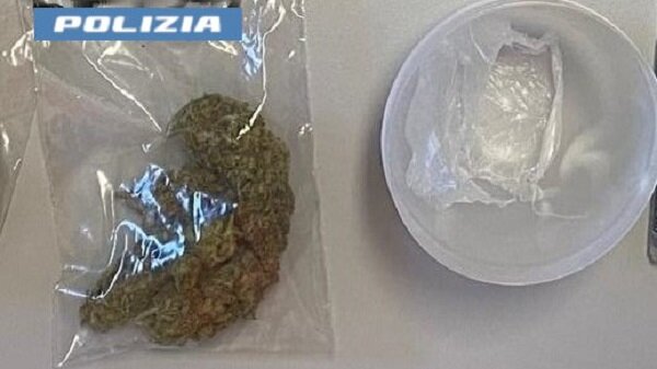 Nascondeva la droga in bagno, quarantanovenne arrestato a San Giorgio dalla Polizia di Stato per detenzione ai fini di spaccio
