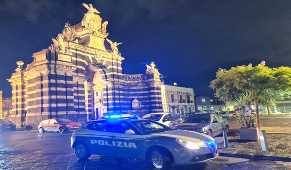 Fermato con un&rsquo;auto rubata, ventiseienne denunciato dalla Polizia di Stato