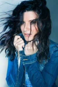 laura-pausinifoto-di-leandro-manuel-emede-200x300-231274903.jpg