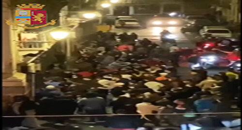 Rissa del 24 aprile fra Piazza Scamacca e via Pulvirenti, 8 denunciati dalla Polizia, emessi 7 Daspo urbani