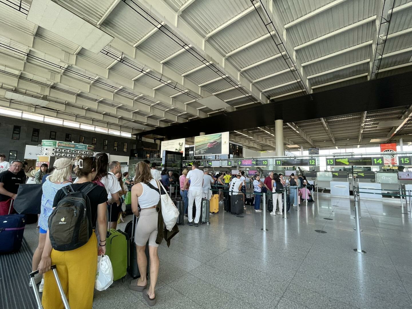 Pista chiusa all'aeroporto di Catania e scioperi, cosa fare per salvare il viaggio