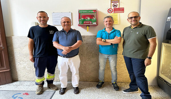 Installato defibrillatore a "Catania Rete Gas", presidente Todaro: "Adesso maggiore sicurezza sul lavoro per i dipendenti"