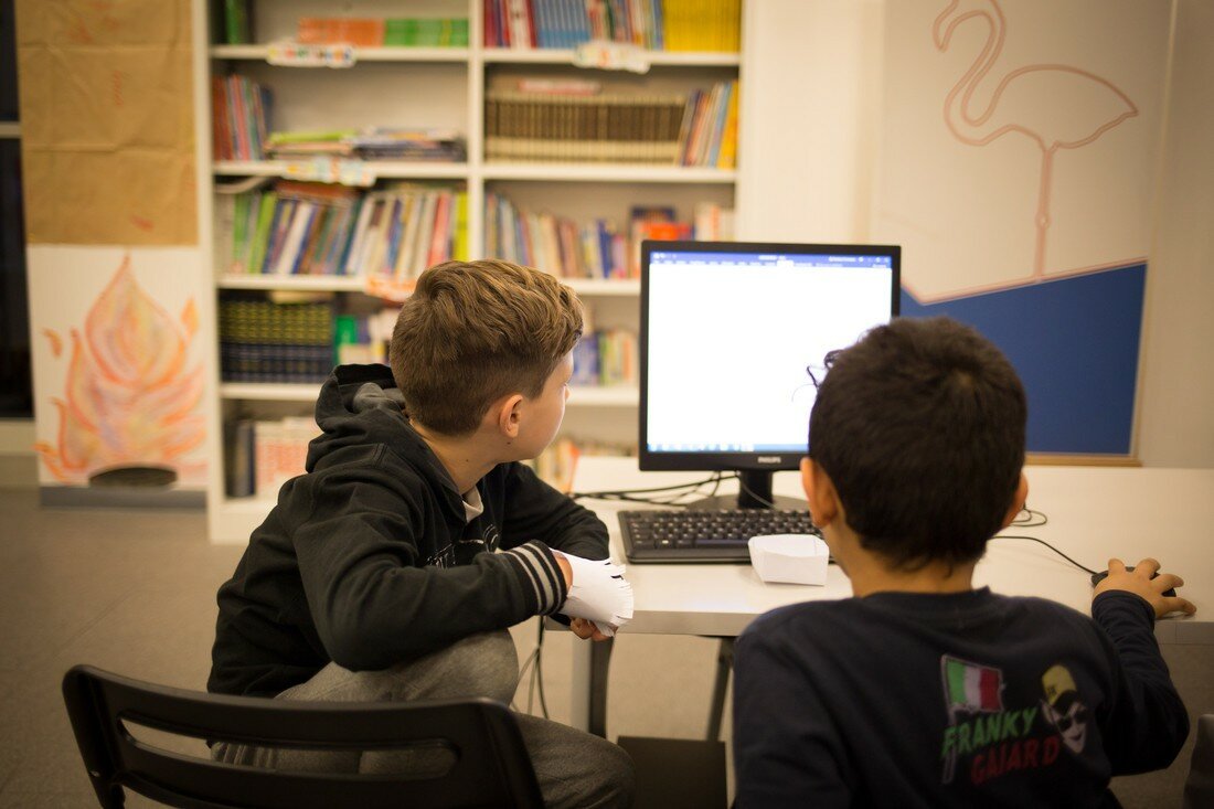 Minori e tecnologie digitali, Save the Children: "oltre la met&agrave; dei bambini e bambine italiani di 6-10 anni usa abitualmente la rete"