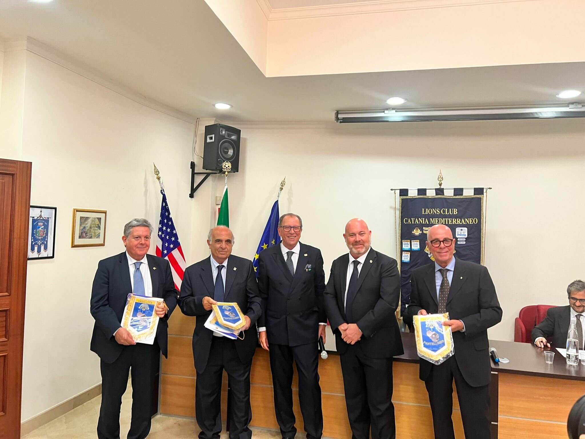 Lions Club Yb 108 dona unit&agrave; mobile oftalmica all'Unione Italiana Ciechi e Ipovedenti di Sicilia