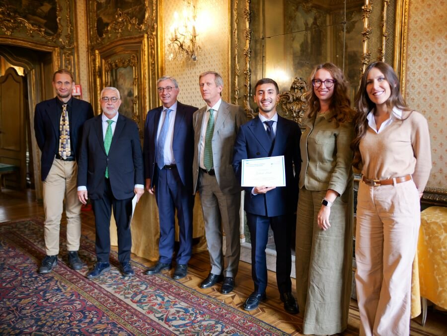 Gabriele Sciuto, giovane talento catanese, vince il "Tesi Contest" di Studio Torta sulla proprietà intellettuale Gabriele Sciuto, giovane talento catanese, vince il "Tesi Contest" di Studio Torta sulla proprietà intellettuale