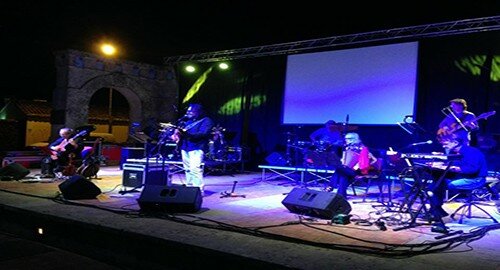 &ldquo;Insulae festival&rdquo; a Gravina ha fatto scoprire le &ldquo;isole culturali&rdquo; del panorama musicale con le interpretazioni di Peppe Voltarelli e Carlo Muratori
