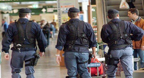 Allarme della Polizia di Frontiera all'aeroporto etneo per borsone con coltelli ed ascia abbandonato da un bengalese poi rintracciato