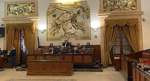 Il Consiglio comunale approva diciotto ordini del giorno e mozioni