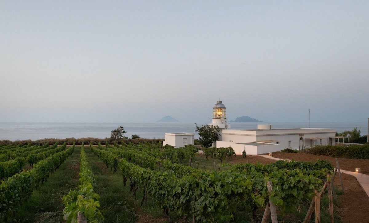 Dormire in un faro: le suite di Capofaro Locanda & Malvasia a Salina