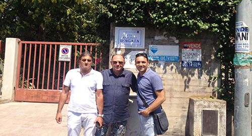 Emergenza toponomastica nella IV municipalità, intervento e nuova targa in via D’Agata Emergenza toponomastica nella IV municipalità, intervento e nuova targa in via D’Agata