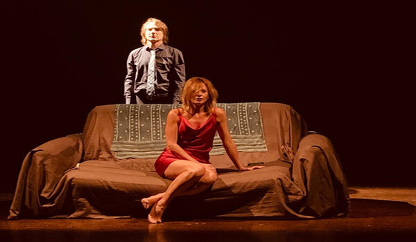 Al "Canovaccio" di Catania si riflette, tra Ionesco e Pirandello, con "Una storia di baffi" di Domenico Cucinotta