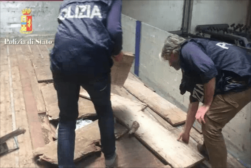Controlli della Polizia per il rispetto delle norme sulla sicurezza nei luoghi di lavoro, indagato operaio in nero che percepiva indennità di disoccupazione Controlli della Polizia per il rispetto delle norme sulla sicurezza nei luoghi di lavoro, indagato operaio in nero che percepiva indennità di disoccupazione
