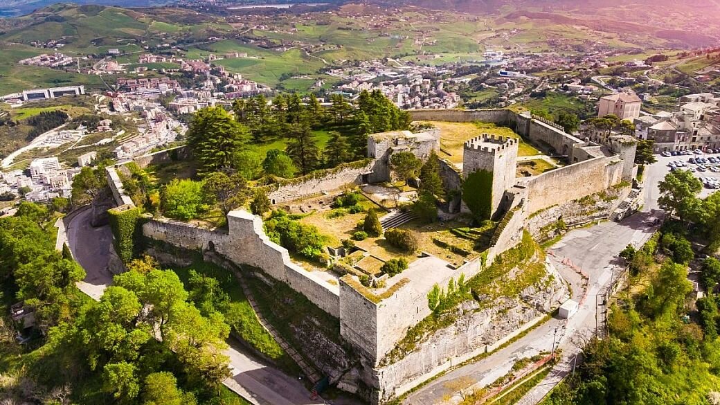 “Cavalleria rusticana” di Mascagni al Castello di Lombardia di Enna “Cavalleria rusticana” di Mascagni al Castello di Lombardia di Enna