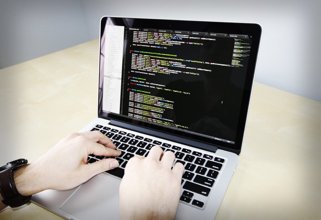 Il Futuro dello Sviluppo Software Aziendale: AI e Low-Code, un Binomio Esplosivo Il Futuro dello Sviluppo Software Aziendale: AI e Low-Code, un Binomio Esplosivo